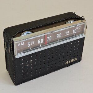 Vintage 1970's Aiwa 10 Transistor Radio With Leather Case - Size 5" x 3"